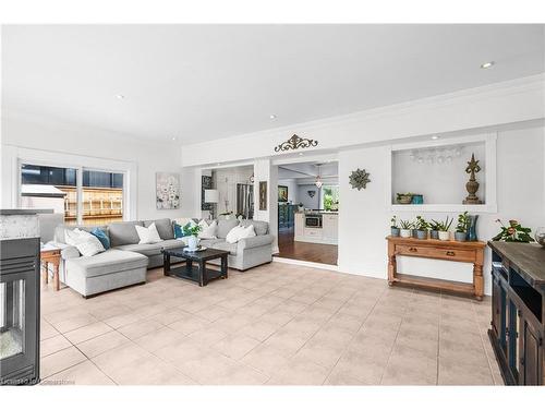 5407 Murray Crescent, Burlington, ON - Indoor Photo Showing Living Room