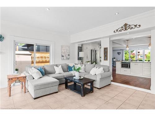 5407 Murray Crescent, Burlington, ON - Indoor Photo Showing Living Room