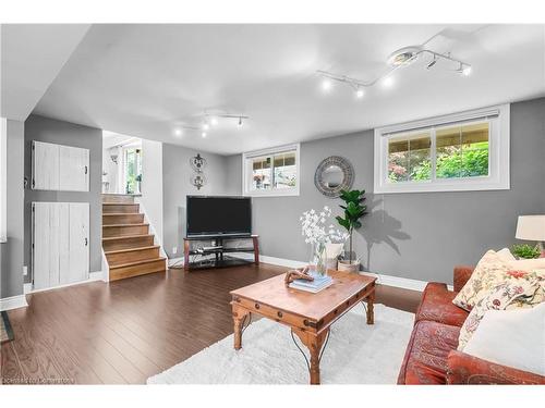 5407 Murray Crescent, Burlington, ON - Indoor Photo Showing Living Room