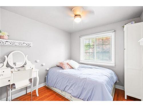 5407 Murray Crescent, Burlington, ON - Indoor Photo Showing Bedroom