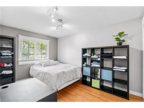 5407 Murray Crescent, Burlington, ON - Indoor Photo Showing Bedroom