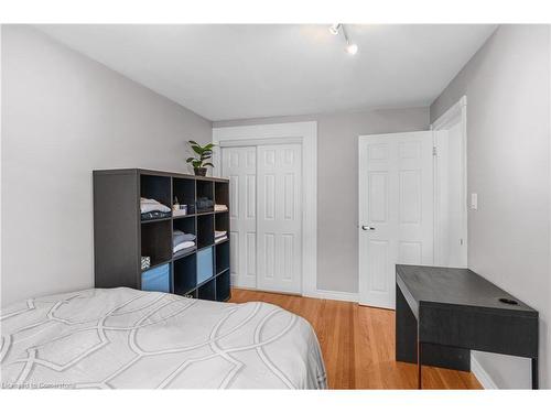 5407 Murray Crescent, Burlington, ON - Indoor Photo Showing Bedroom