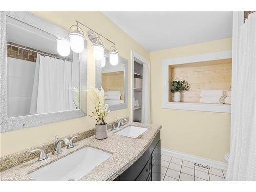 5407 Murray Crescent, Burlington, ON - Indoor Photo Showing Bathroom