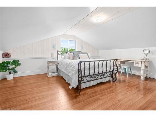 5407 Murray Crescent, Burlington, ON - Indoor Photo Showing Bedroom