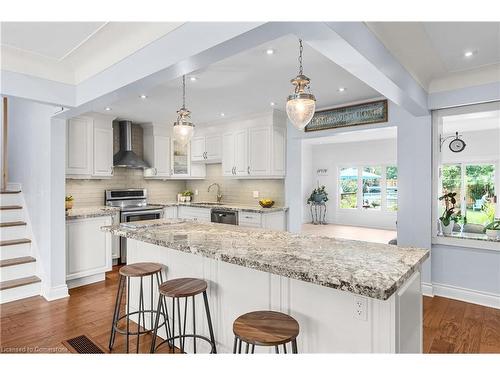 5407 Murray Crescent, Burlington, ON - Indoor Photo Showing Kitchen With Upgraded Kitchen