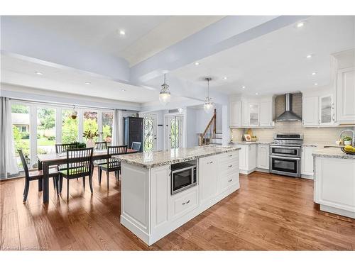 5407 Murray Crescent, Burlington, ON - Indoor Photo Showing Kitchen With Upgraded Kitchen