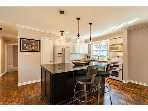 498 Sparling Crescent, Burlington, ON - Indoor Photo Showing Kitchen With Upgraded Kitchen