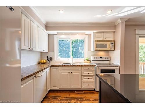 498 Sparling Crescent, Burlington, ON - Indoor Photo Showing Kitchen