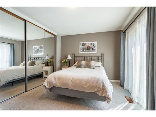 498 Sparling Crescent, Burlington, ON - Indoor Photo Showing Bedroom