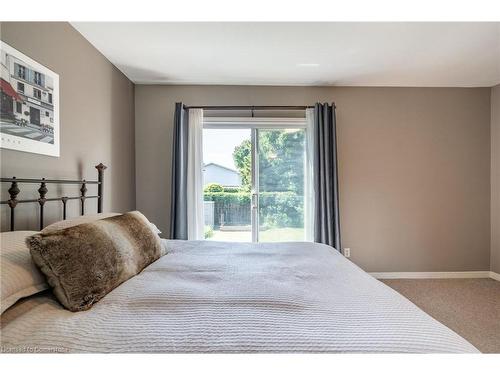 498 Sparling Crescent, Burlington, ON - Indoor Photo Showing Bedroom