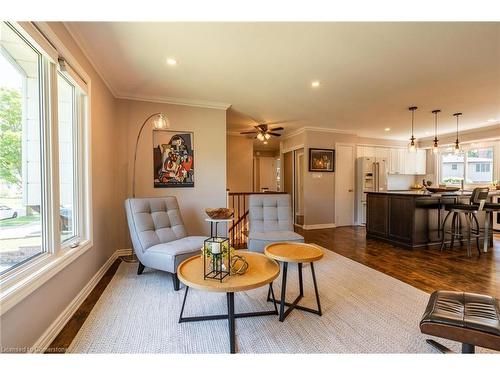 498 Sparling Crescent, Burlington, ON - Indoor Photo Showing Living Room