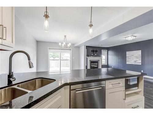 6616 Mary Drive, Niagara Falls, ON - Indoor Photo Showing Kitchen With Double Sink