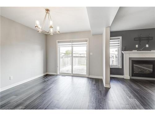 6616 Mary Drive, Niagara Falls, ON - Indoor Photo Showing Living Room With Fireplace