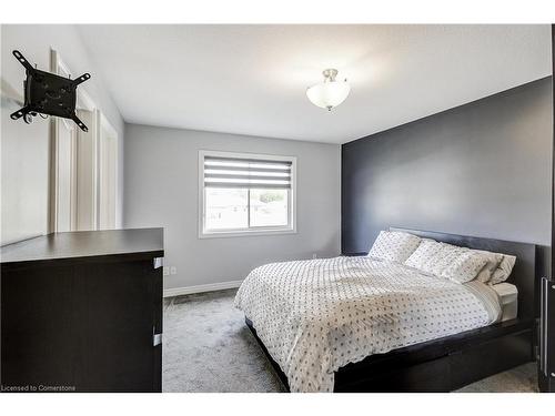 6616 Mary Drive, Niagara Falls, ON - Indoor Photo Showing Bedroom