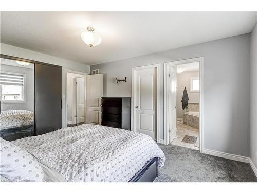 6616 Mary Drive, Niagara Falls, ON - Indoor Photo Showing Bedroom