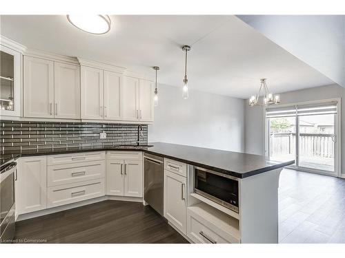 6616 Mary Drive, Niagara Falls, ON - Indoor Photo Showing Kitchen With Upgraded Kitchen