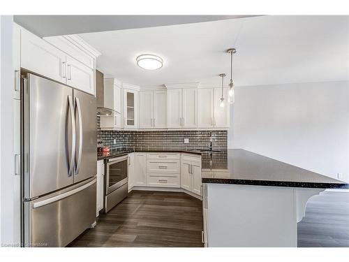 6616 Mary Drive, Niagara Falls, ON - Indoor Photo Showing Kitchen With Upgraded Kitchen