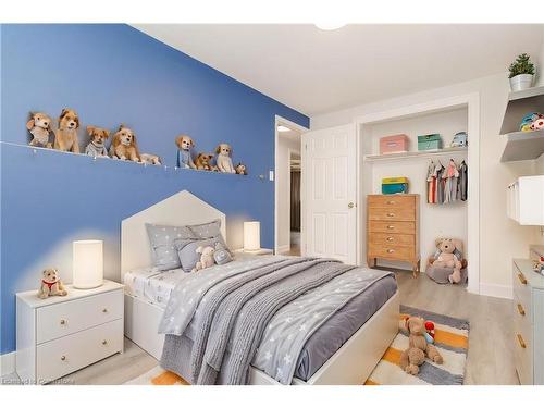 11-1270 Gainsborough Drive, Oakville, ON - Indoor Photo Showing Bedroom