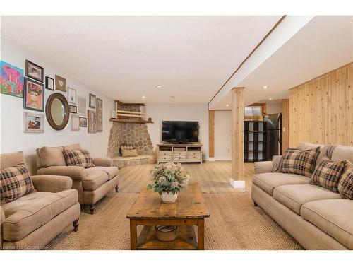 11-1270 Gainsborough Drive, Oakville, ON - Indoor Photo Showing Living Room