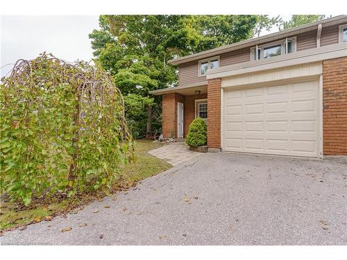 11-1270 Gainsborough Drive, Oakville, ON - Outdoor