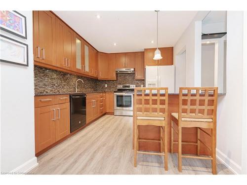 11-1270 Gainsborough Drive, Oakville, ON - Indoor Photo Showing Kitchen