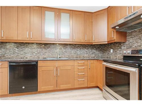 11-1270 Gainsborough Drive, Oakville, ON - Indoor Photo Showing Kitchen