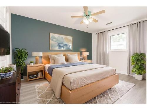 11-1270 Gainsborough Drive, Oakville, ON - Indoor Photo Showing Bedroom