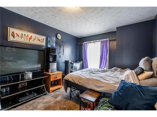 83 Sanford Avenue N, Hamilton, ON - Indoor Photo Showing Bedroom