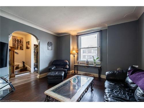 83 Sanford Avenue N, Hamilton, ON - Indoor Photo Showing Living Room