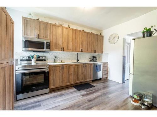 83 Sanford Avenue N, Hamilton, ON - Indoor Photo Showing Kitchen