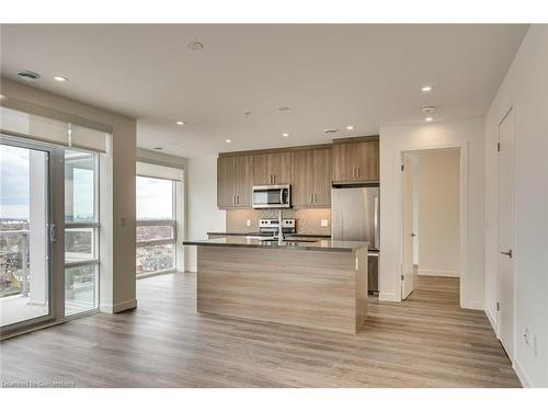 604-479 Charlton Avenue E, Hamilton, ON - Indoor Photo Showing Kitchen