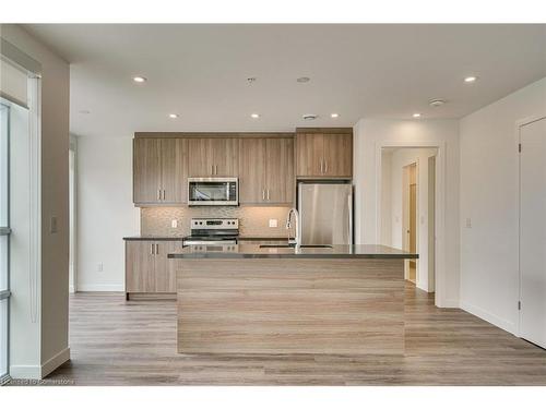 604-479 Charlton Avenue E, Hamilton, ON - Indoor Photo Showing Kitchen