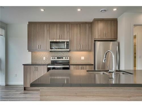 604-479 Charlton Avenue E, Hamilton, ON - Indoor Photo Showing Kitchen With Double Sink With Upgraded Kitchen