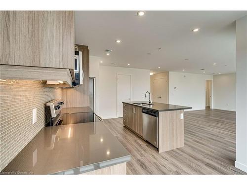 604-479 Charlton Avenue E, Hamilton, ON - Indoor Photo Showing Kitchen With Upgraded Kitchen