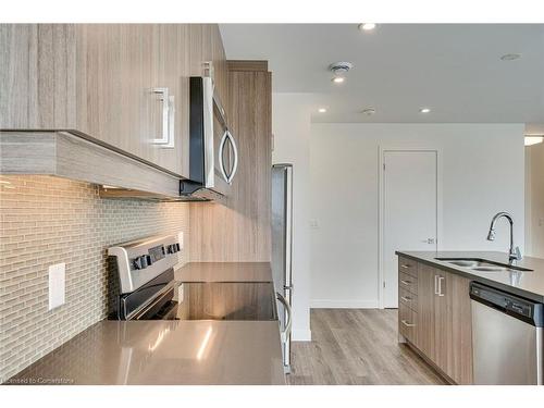 604-479 Charlton Avenue E, Hamilton, ON - Indoor Photo Showing Kitchen With Upgraded Kitchen