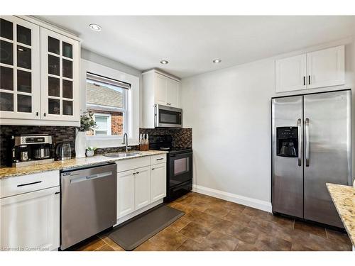 777 Queensdale Avenue E, Hamilton, ON - Indoor Photo Showing Kitchen