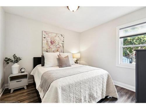 777 Queensdale Avenue E, Hamilton, ON - Indoor Photo Showing Bedroom