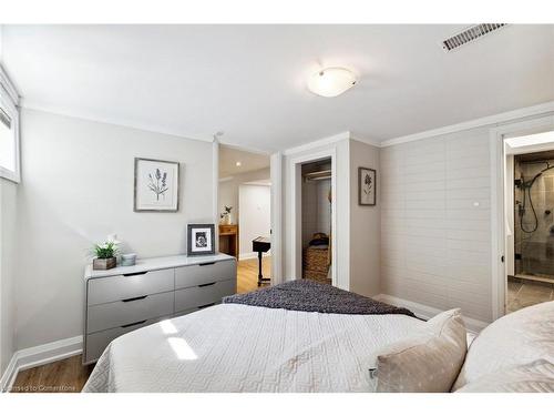 777 Queensdale Avenue E, Hamilton, ON - Indoor Photo Showing Bedroom