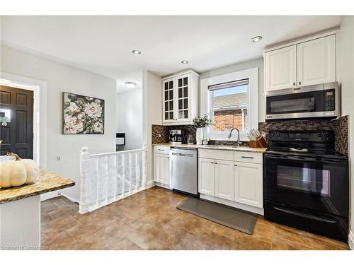 777 Queensdale Avenue E, Hamilton, ON - Indoor Photo Showing Kitchen