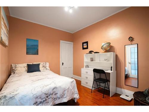 197 Fennell Avenue E, Hamilton, ON - Indoor Photo Showing Bedroom