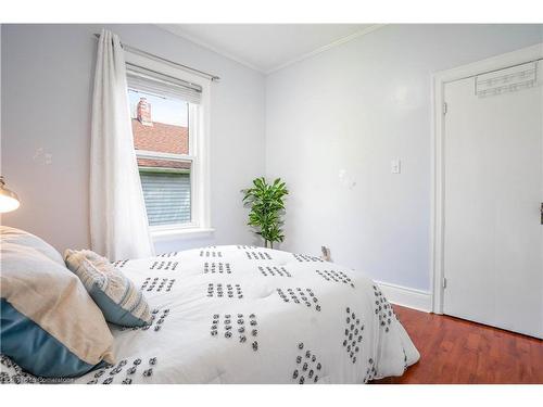 197 Fennell Avenue E, Hamilton, ON - Indoor Photo Showing Bedroom