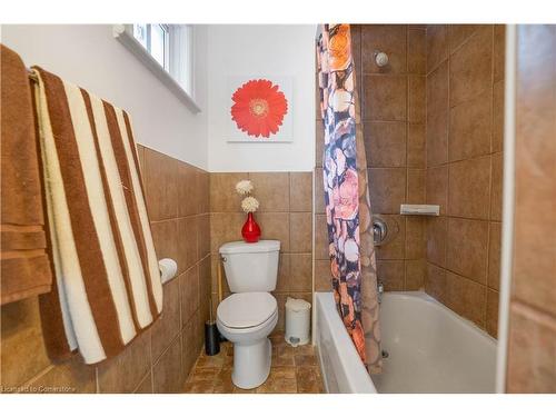 197 Fennell Avenue E, Hamilton, ON - Indoor Photo Showing Bathroom