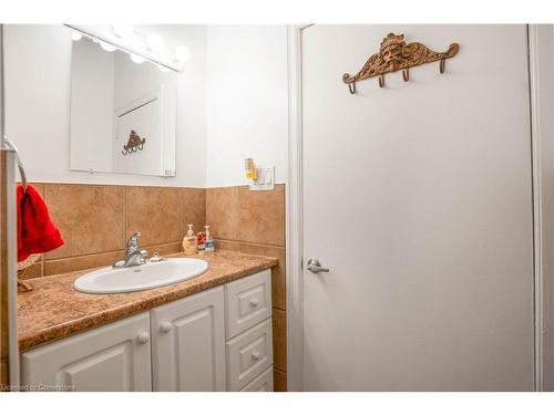 197 Fennell Avenue E, Hamilton, ON - Indoor Photo Showing Bathroom