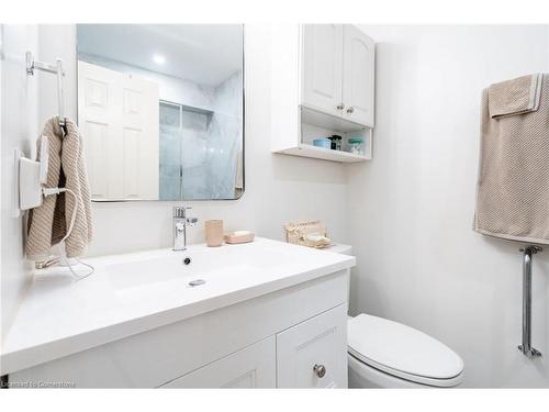 1785 Creek Way, Burlington, ON - Indoor Photo Showing Bathroom