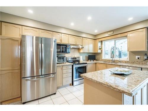 1785 Creek Way, Burlington, ON - Indoor Photo Showing Kitchen