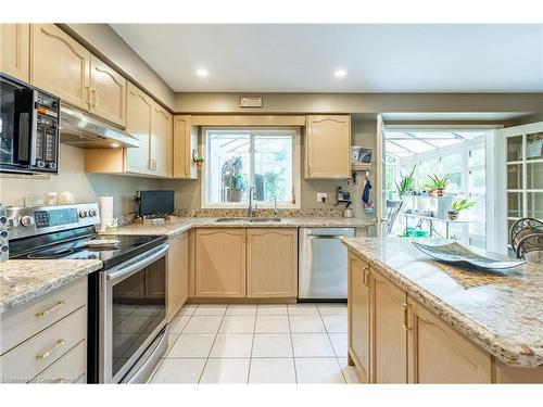 1785 Creek Way, Burlington, ON - Indoor Photo Showing Kitchen