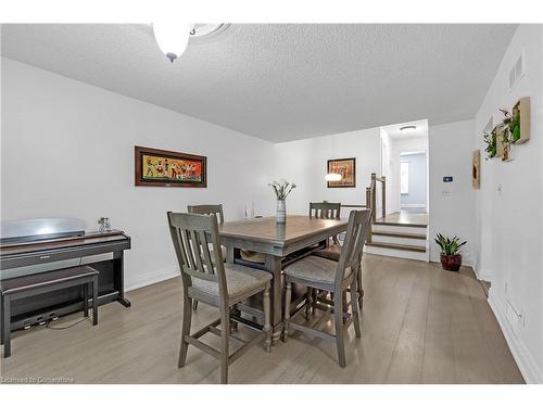 13-1205 Lamb'S Court, Burlington, ON - Indoor Photo Showing Dining Room