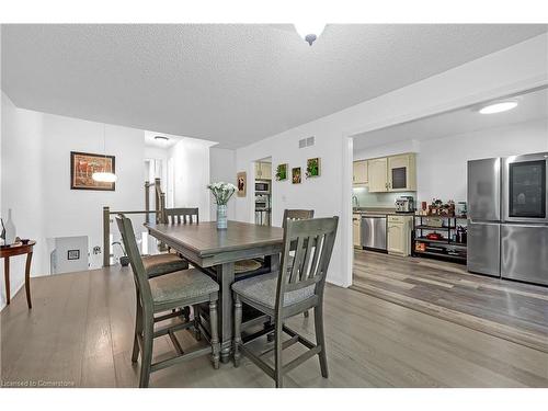 13-1205 Lamb'S Court, Burlington, ON - Indoor Photo Showing Dining Room