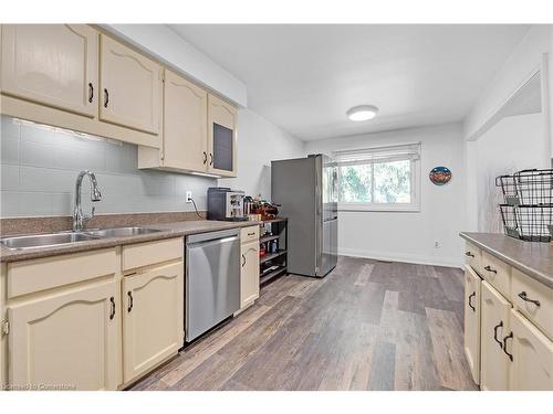 13-1205 Lamb'S Court, Burlington, ON - Indoor Photo Showing Kitchen With Double Sink