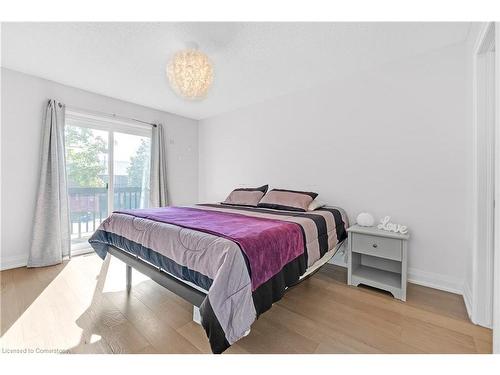 13-1205 Lamb'S Court, Burlington, ON - Indoor Photo Showing Bedroom